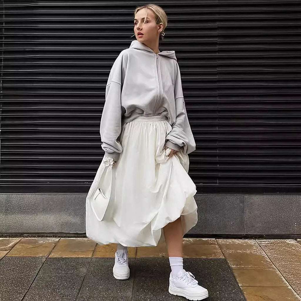 Women's solid colour long cotton skirt with elastic waistband in black or white