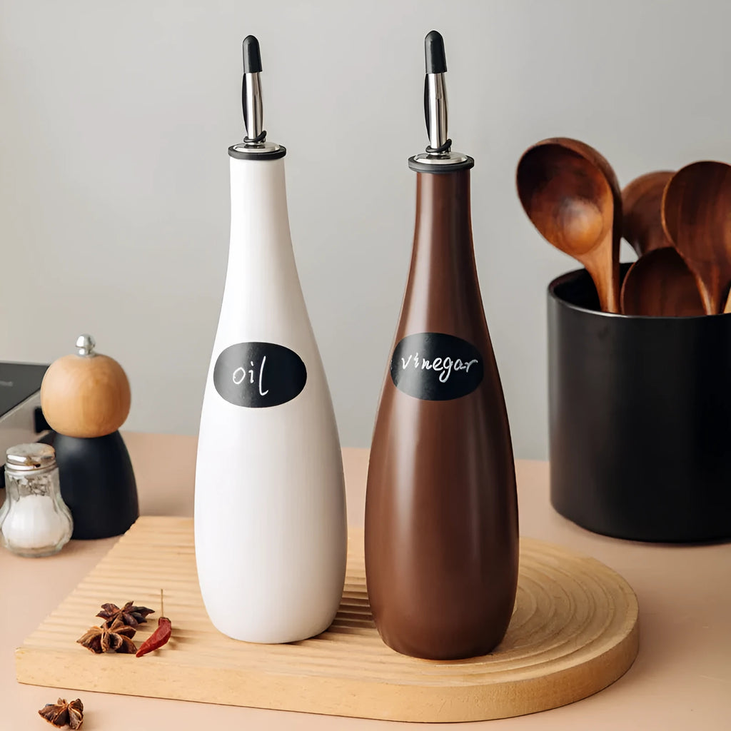 Ceramic kitchen oil pot with 650ml funnel, sealed spice bottle attachment, and built-in oil brush