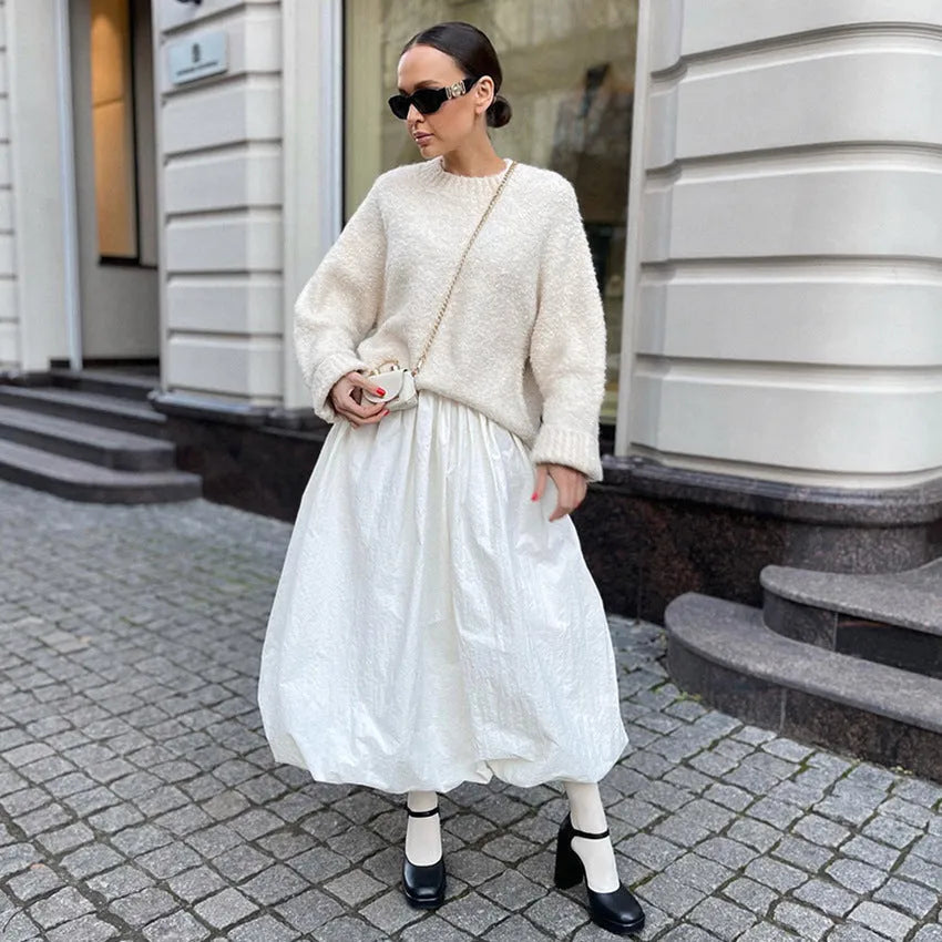 Women's solid colour long cotton skirt with elastic waistband in black or white