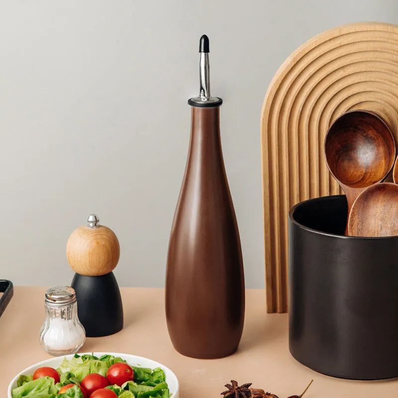 Ceramic kitchen oil pot with 650ml funnel, sealed spice bottle attachment, and built-in oil brush