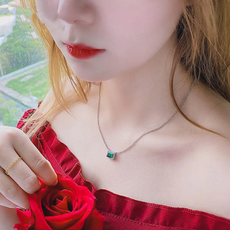 925 sterling silver necklace with green quadrilateral pendant, cross chain style, platinum electroplated finish