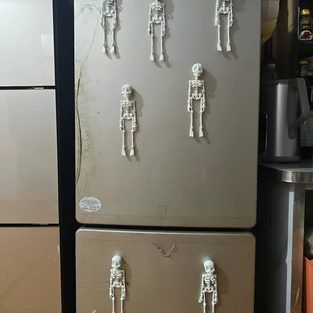 3D printed skull refrigerator magnet showing dimensional details and 18cm height proportions