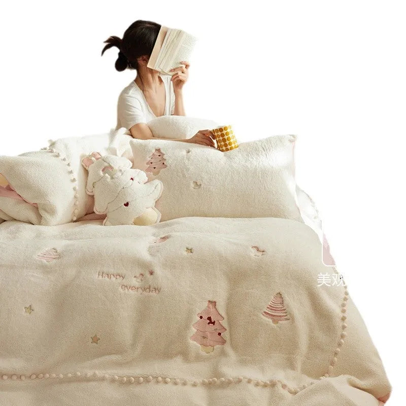 Winter milk fibre bedding set with green Christmas tree pattern on quilt cover and pillowcases