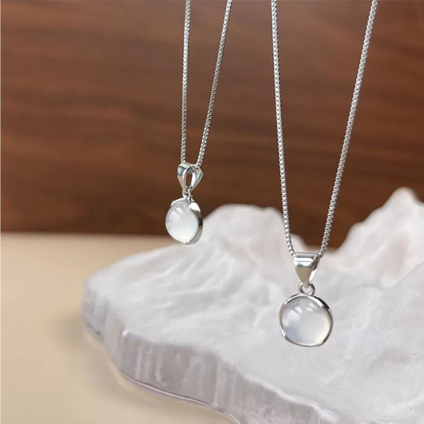 Women's oval pendant necklace with artificial crystal eight-point star on adjustable box chain
