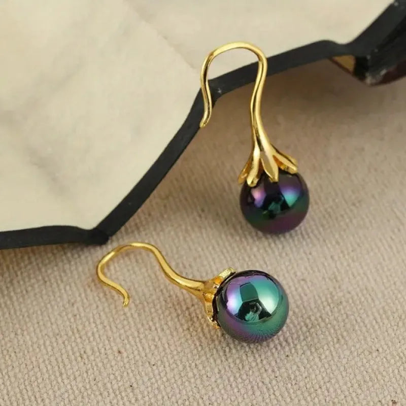 Retro fashion women's earrings with gold electroplating on alloy, personalised creative design