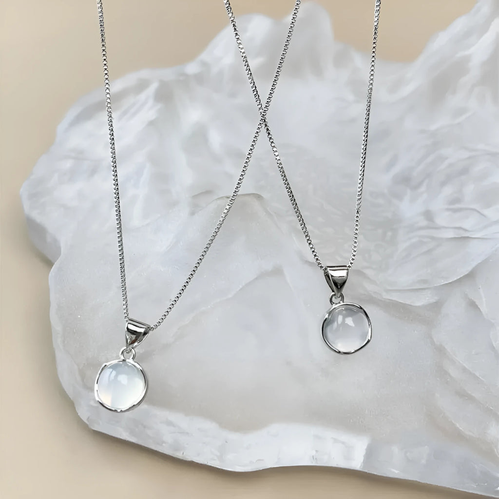 Women's oval pendant necklace with artificial crystal eight-point star on adjustable box chain