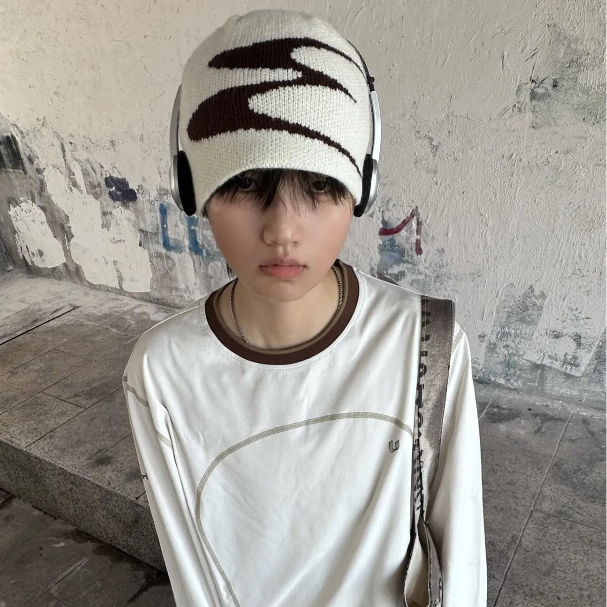 Acrylic thermal knitting wool beanie hat in size M for 56-58cm head circumference in white colour