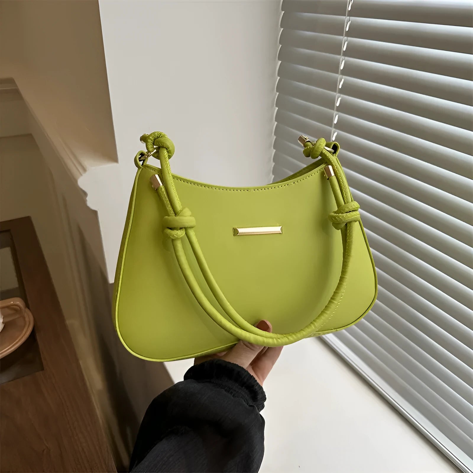 Women's high-end hand-held small square bag in PU leather with horizontal square shape and single shoulder strap