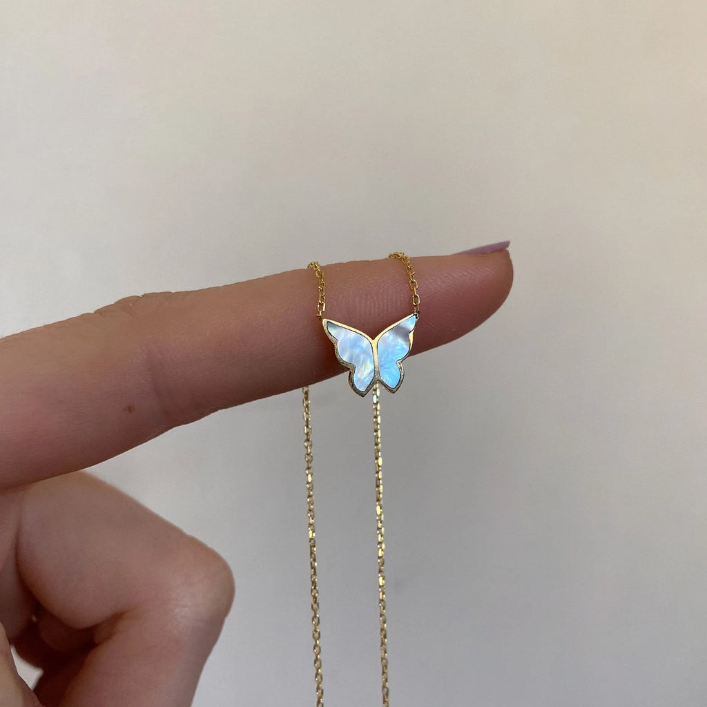 Electroplated 18K gold butterfly clavicle chain necklace for women with titanium steel chain and abalone shell pendant