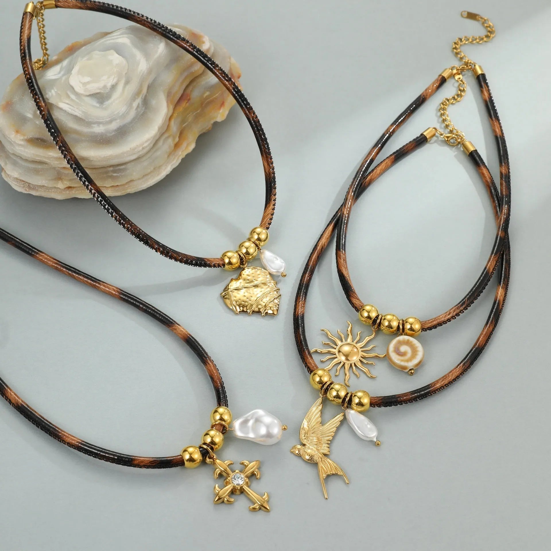 Geometric leopard print stainless steel necklace with gold plating on adjustable 41-50cm chain