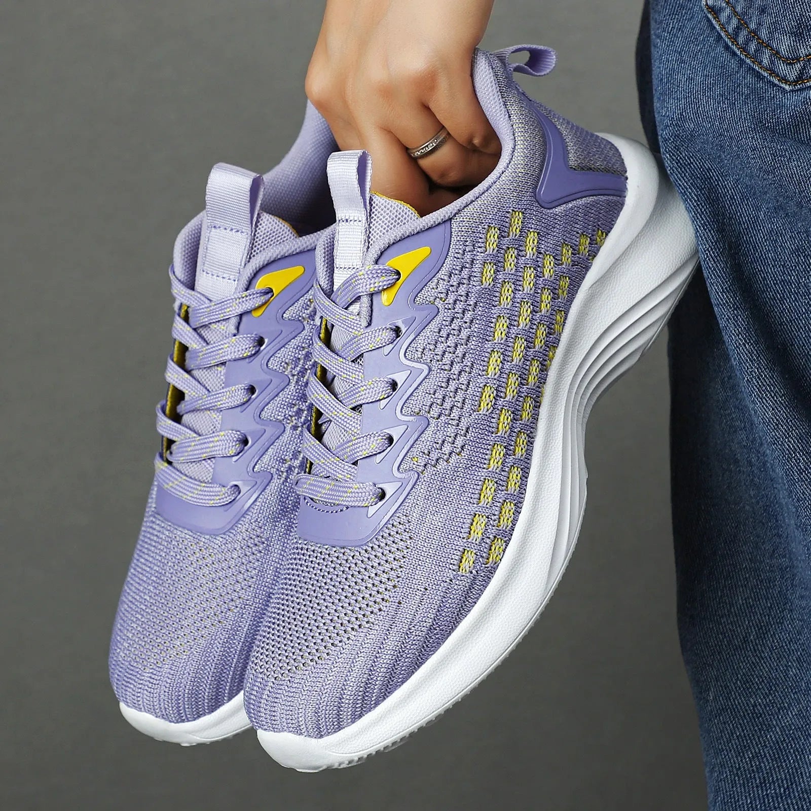 Women's lavender purple Flyknit running shoes with striped pattern and mesh lining