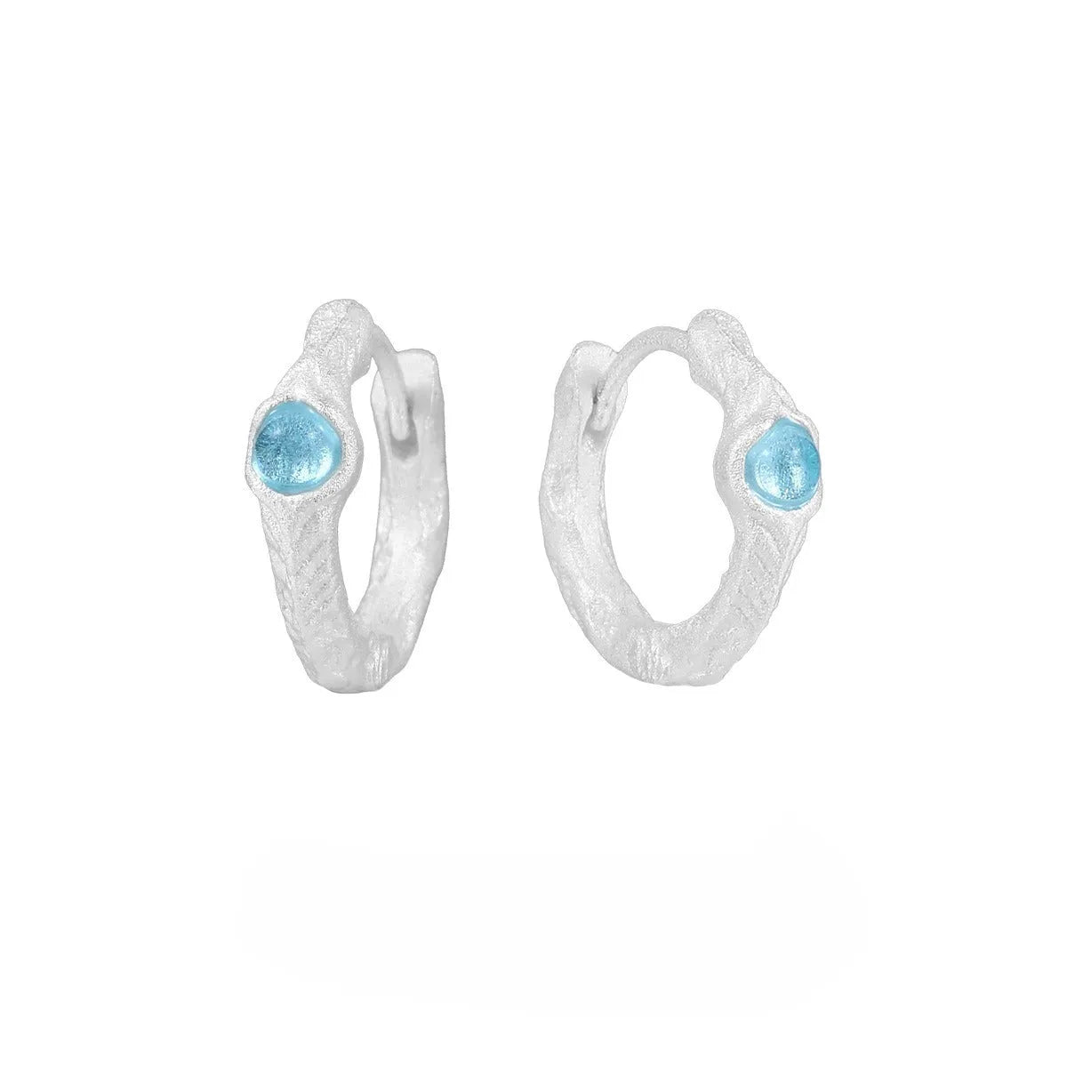 Geometric burnt silver women's ear clip made from 925 silver with circular design elements
