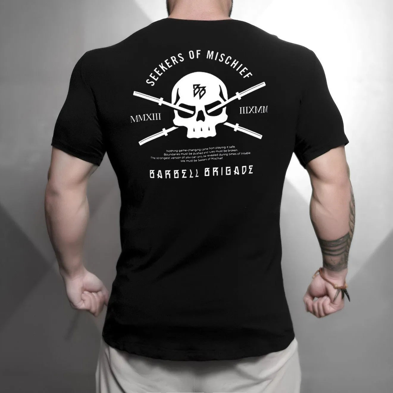 Black gold round neck short sleeve T-shirt made of pure cotton with quick-dry and moisture-wicking properties