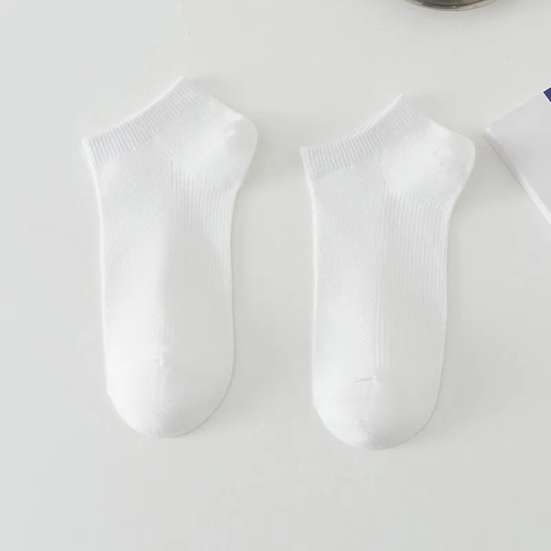 Men's low-cut solid colour polyester boat socks in six colour options with simple design