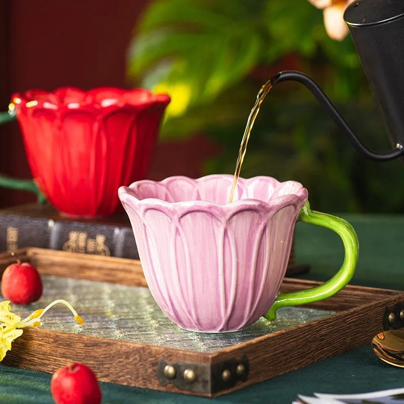 Ceramic breakfast cup with flower pattern, 500ml capacity in red or purple colour