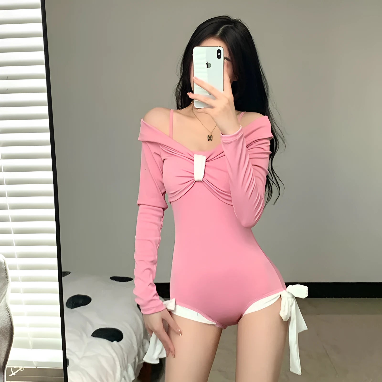 Women's long sleeve one-piece swimsuit in pink or black polyester fabric