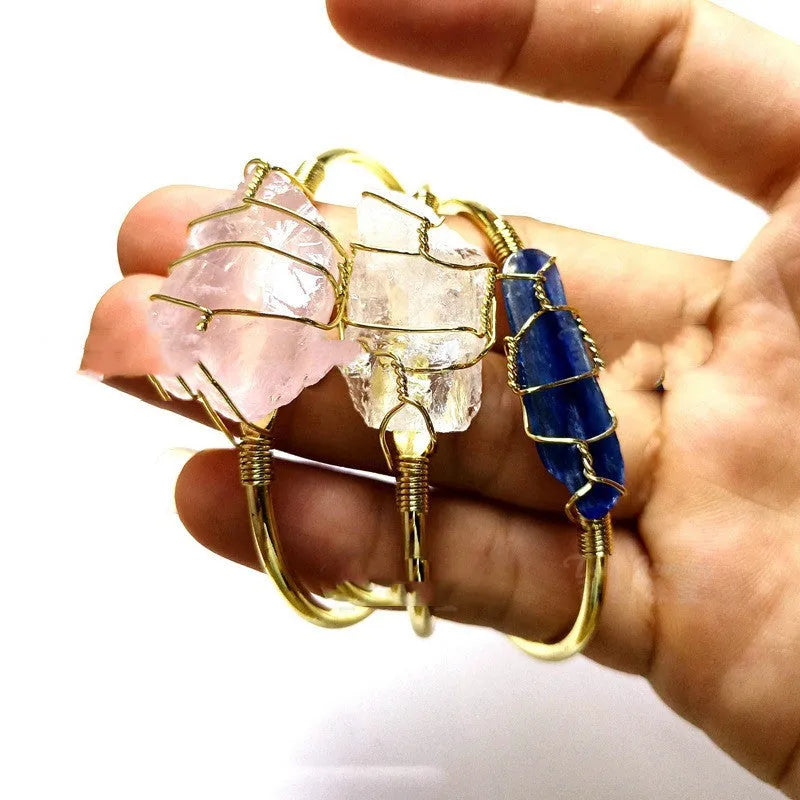 Unshaped natural crystal rough stone bracelet with gold winding and mixed colors in bohemian style