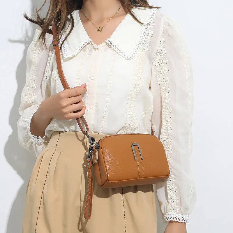 Women's genuine leather shoulder bag in square design with 19x13x6cm dimensions