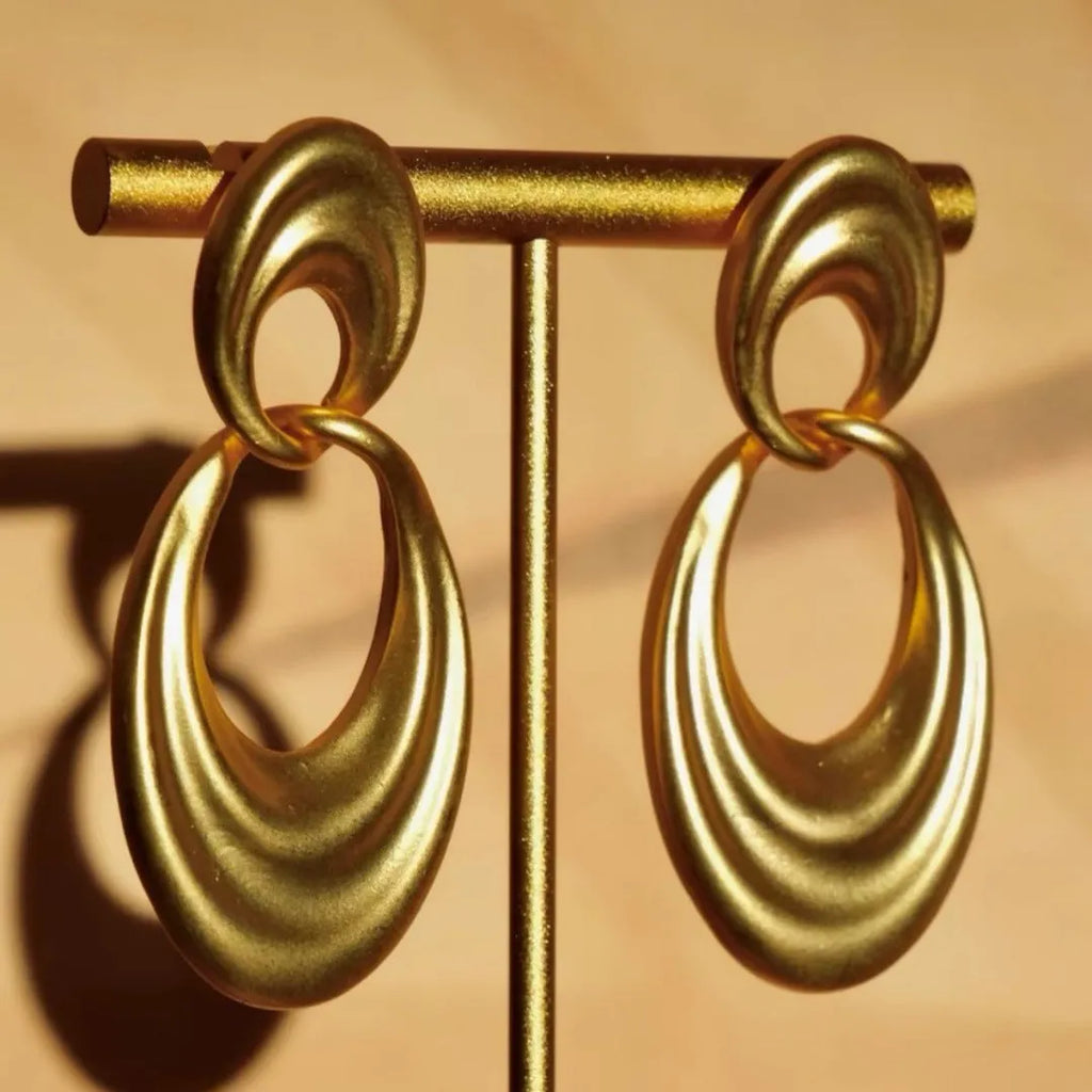 Plain gold double circle French retro earrings with quicksand finish, U-shaped copper design