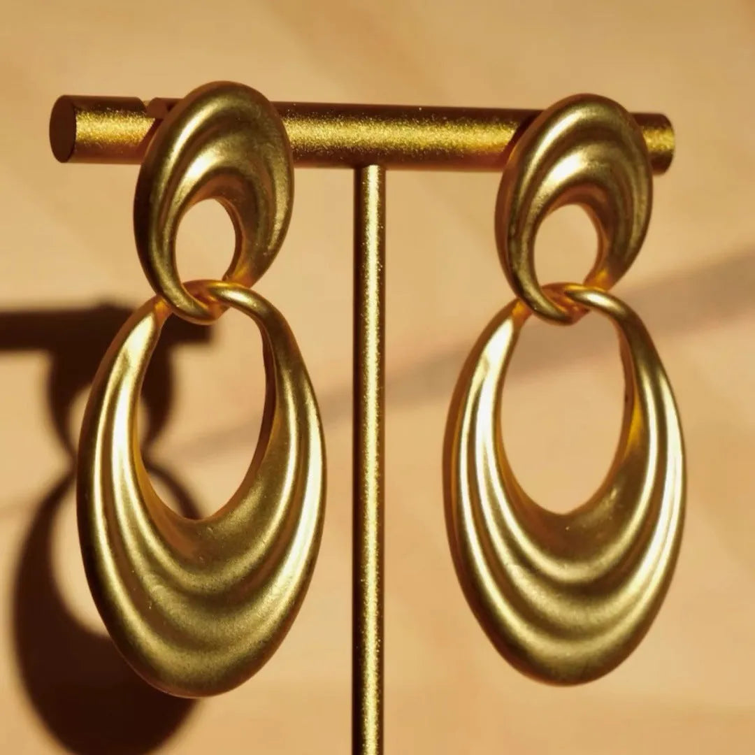 Plain gold double circle French retro earrings with quicksand finish, U-shaped copper design