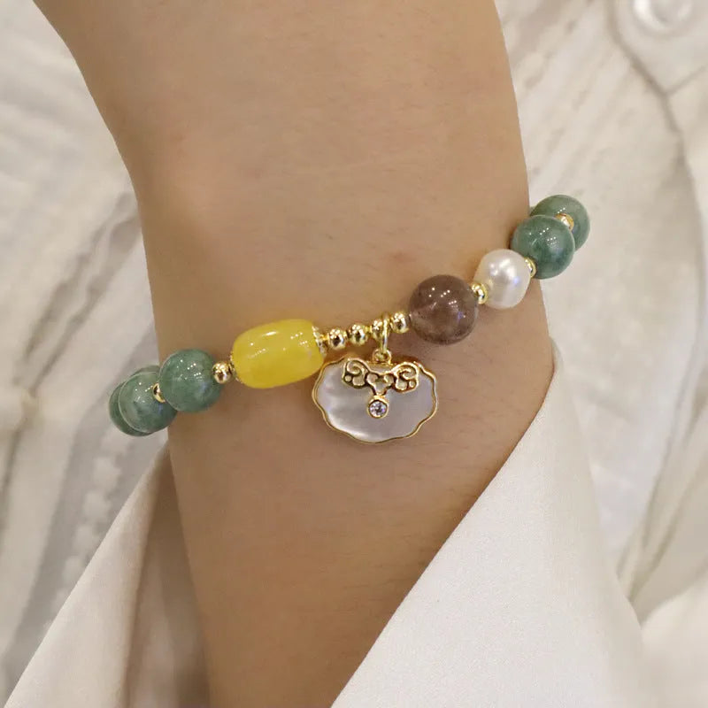 Green jade shell bracelet for women with adjustable design