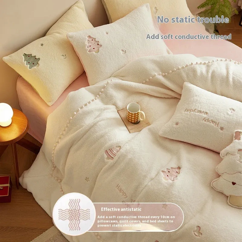 Winter milk fibre bedding set with green Christmas tree pattern on quilt cover and pillowcases