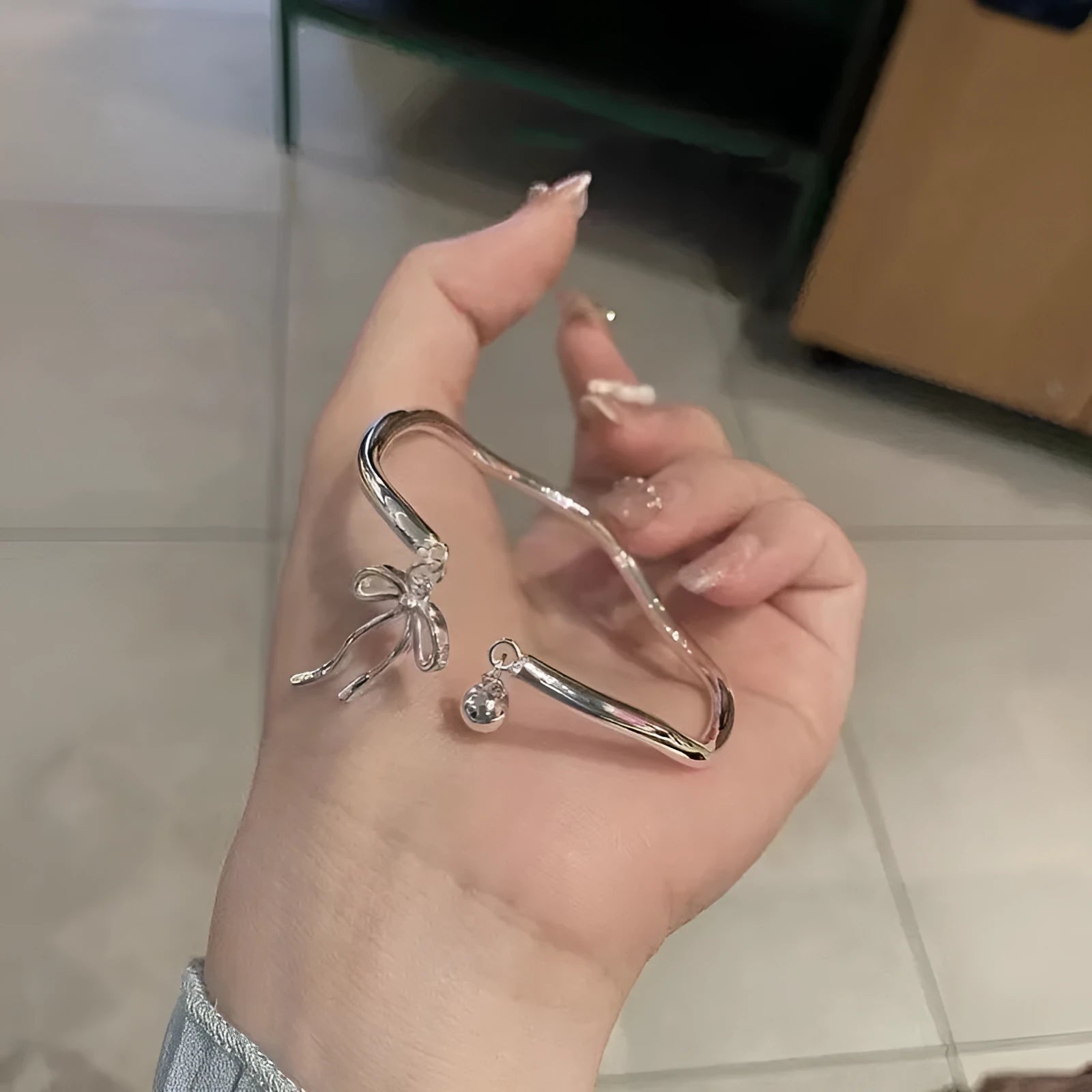 Silver bow adjustable bracelet with bell opening clasp on zinc alloy chain
