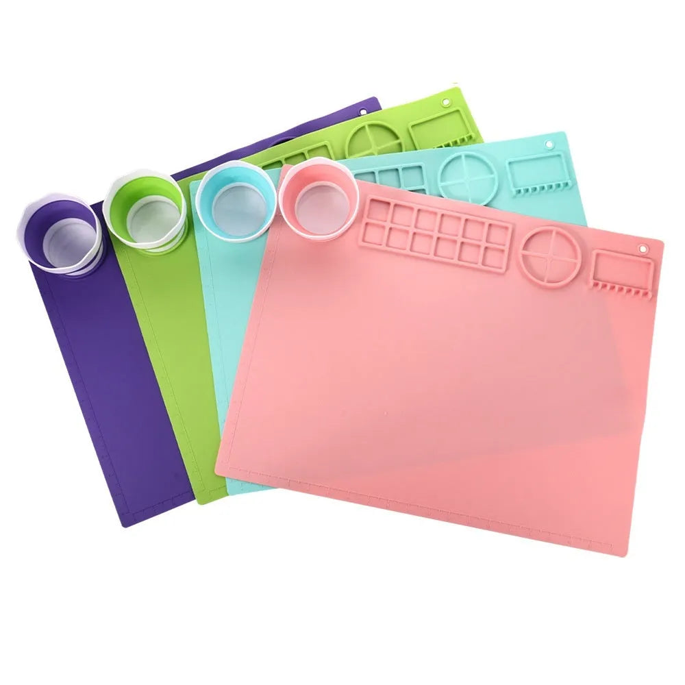 Green silicone painting mat measuring 50x40cm with non-slip graffiti drawing board for watercolour and oil painting