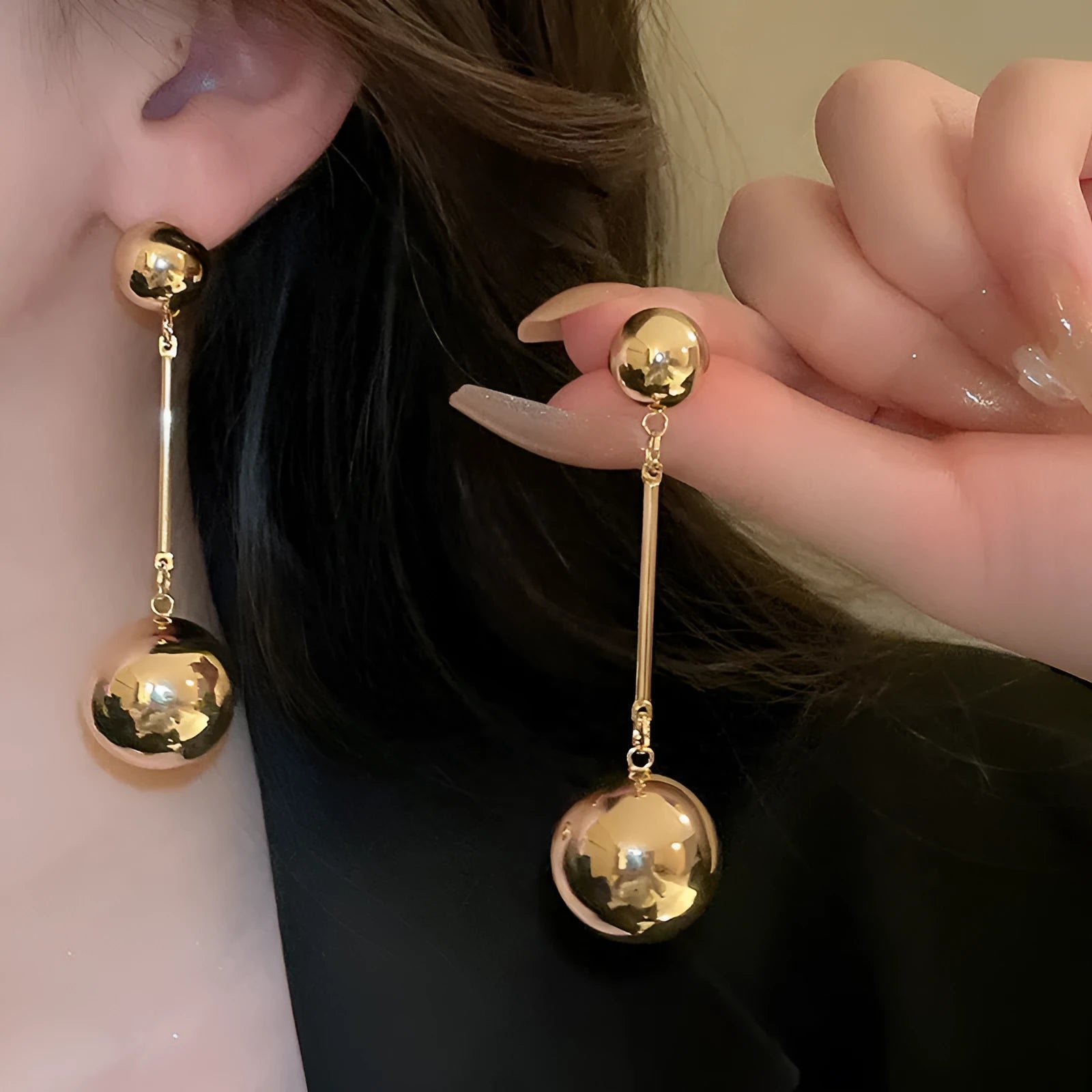 Metal heart-shaped geometric earrings with electroplated silver needle finish, three colour ball options
