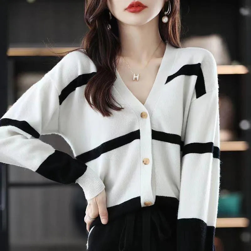 Women's striped V-neck knitted cardigan with 3D pattern and button front in slim fit