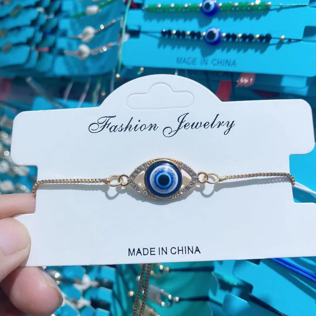 Hollow devil eye point diamond adjustable chain bracelet in stainless steel, close up of pendant