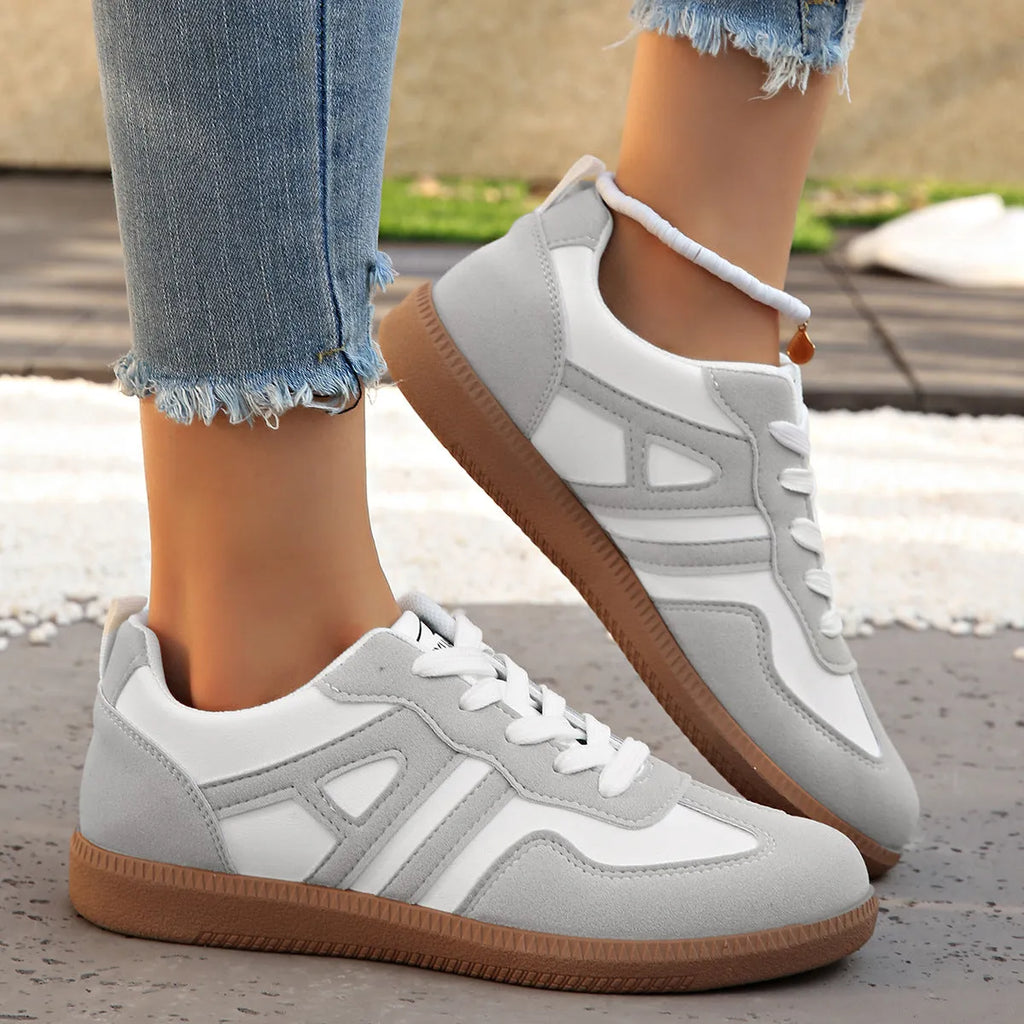 Women's retro colour-block lace-up jogging shoes in grey with a low platform heel and rubber sole.