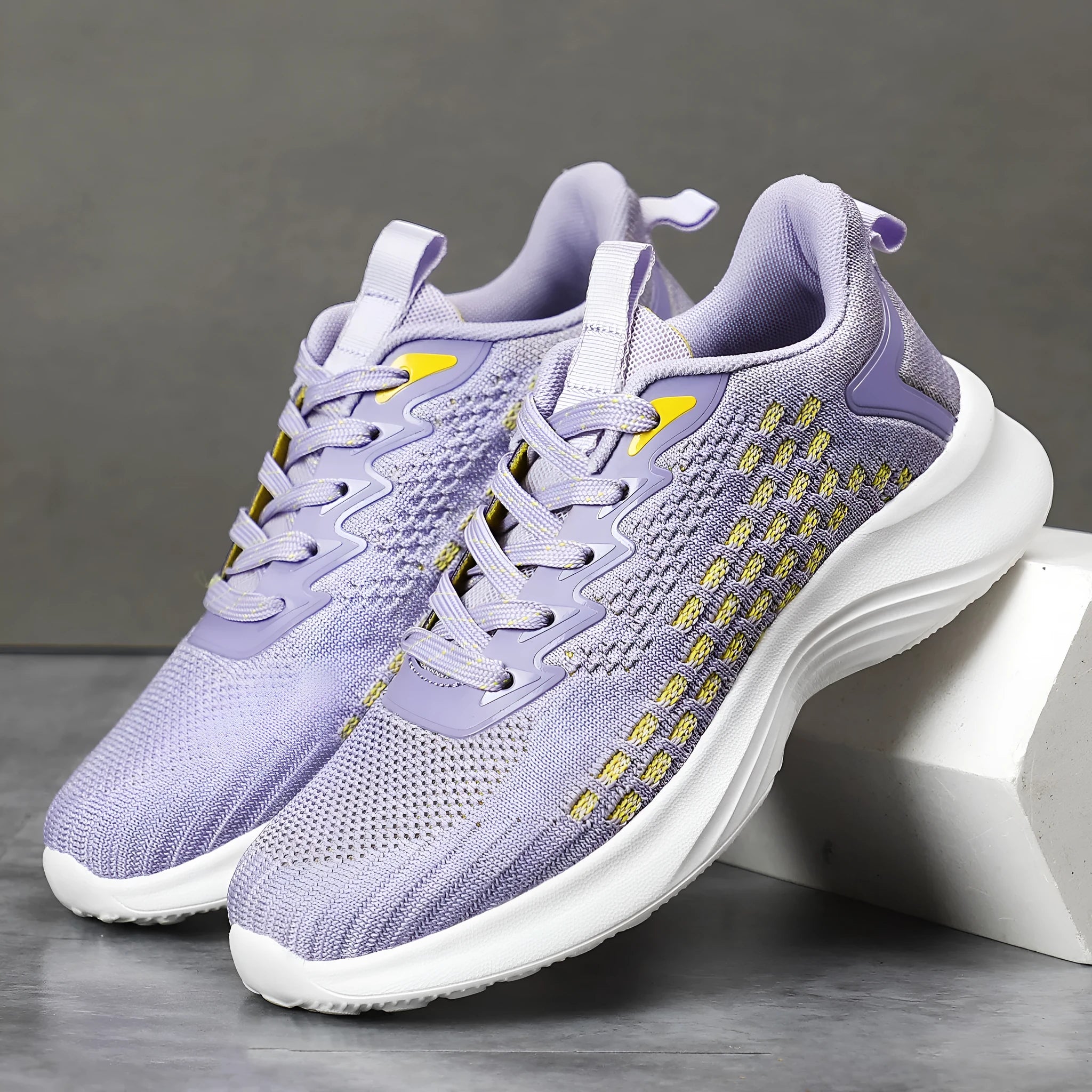 Women's lavender purple Flyknit running shoes with striped pattern and mesh lining