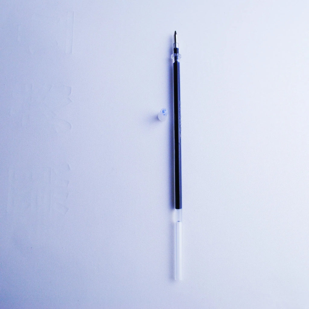 Blue fading ink pen set with 0.5mm tip, eight refills, and plastic pen body measuring 130mm