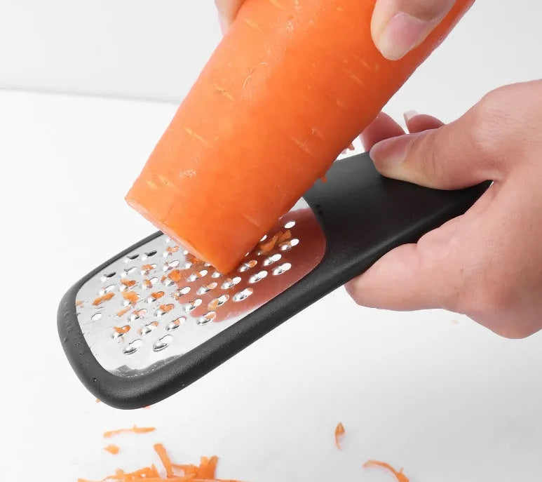 Six stackable kitchen gadget utensils and a cleaning brush in a colour box