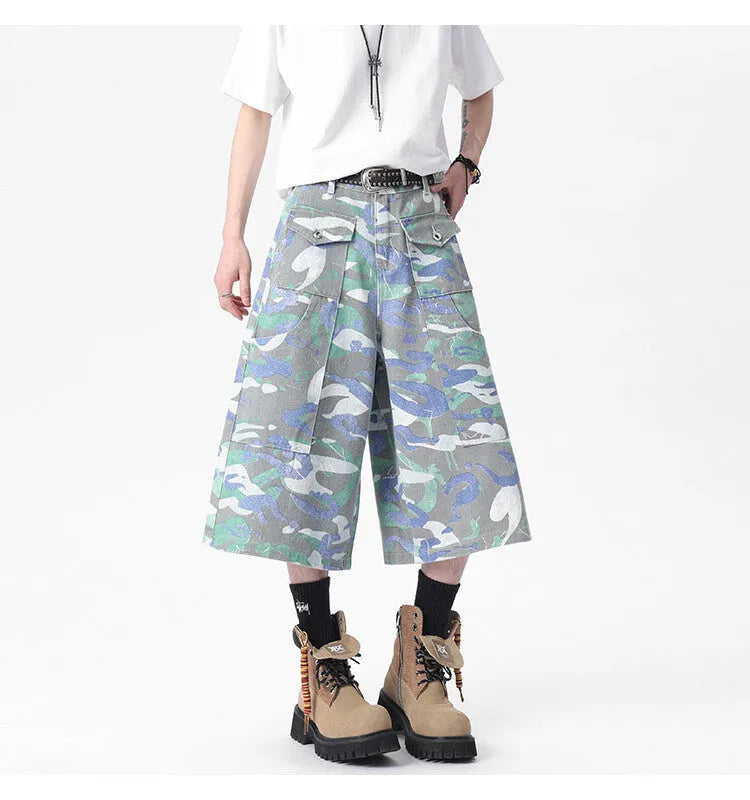 Men's camouflage colour denim cropped trousers with front pocket and zip fly closure
