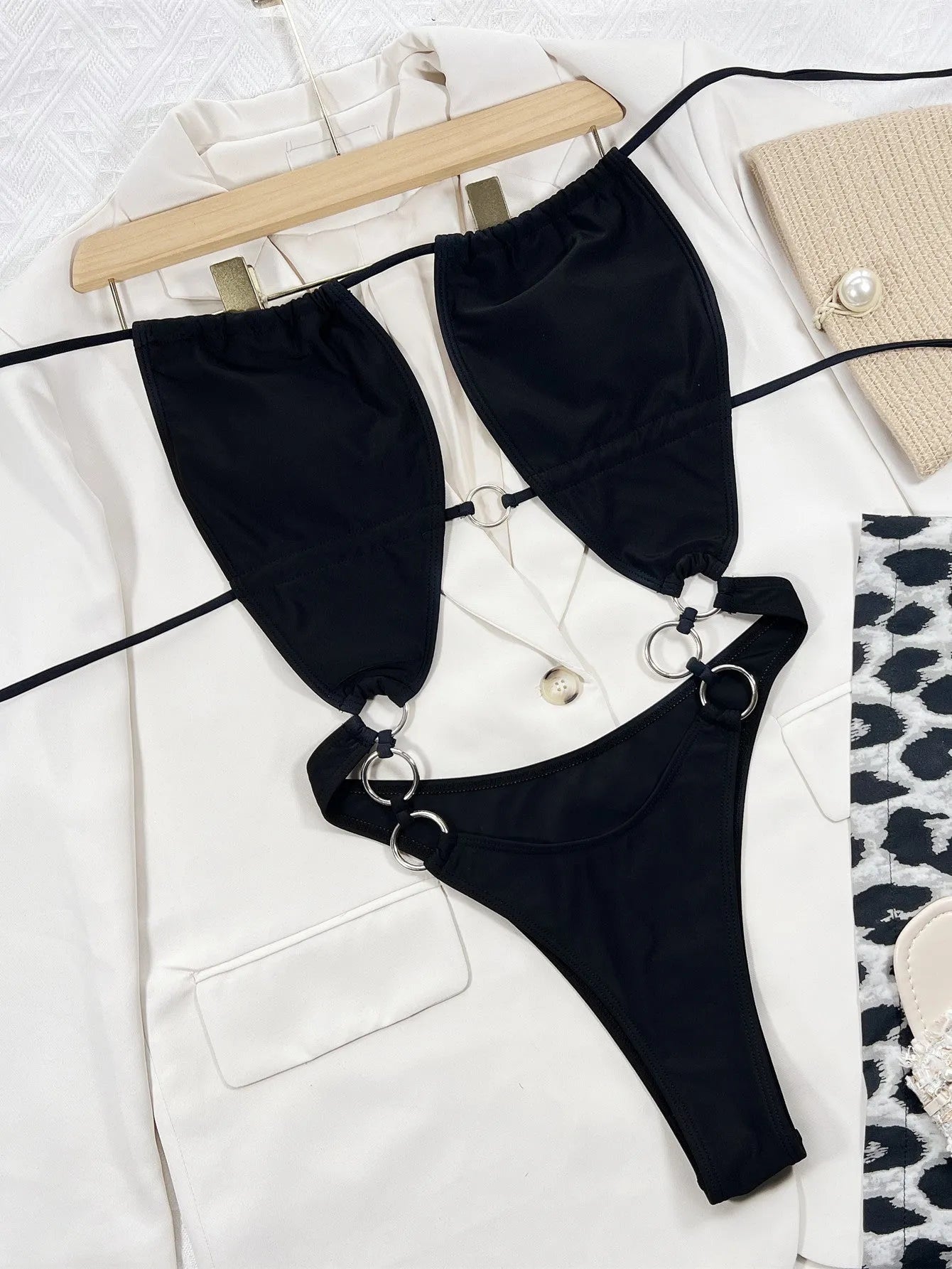 Black solid colour women's one-piece swimsuit with sleeveless design for swimming