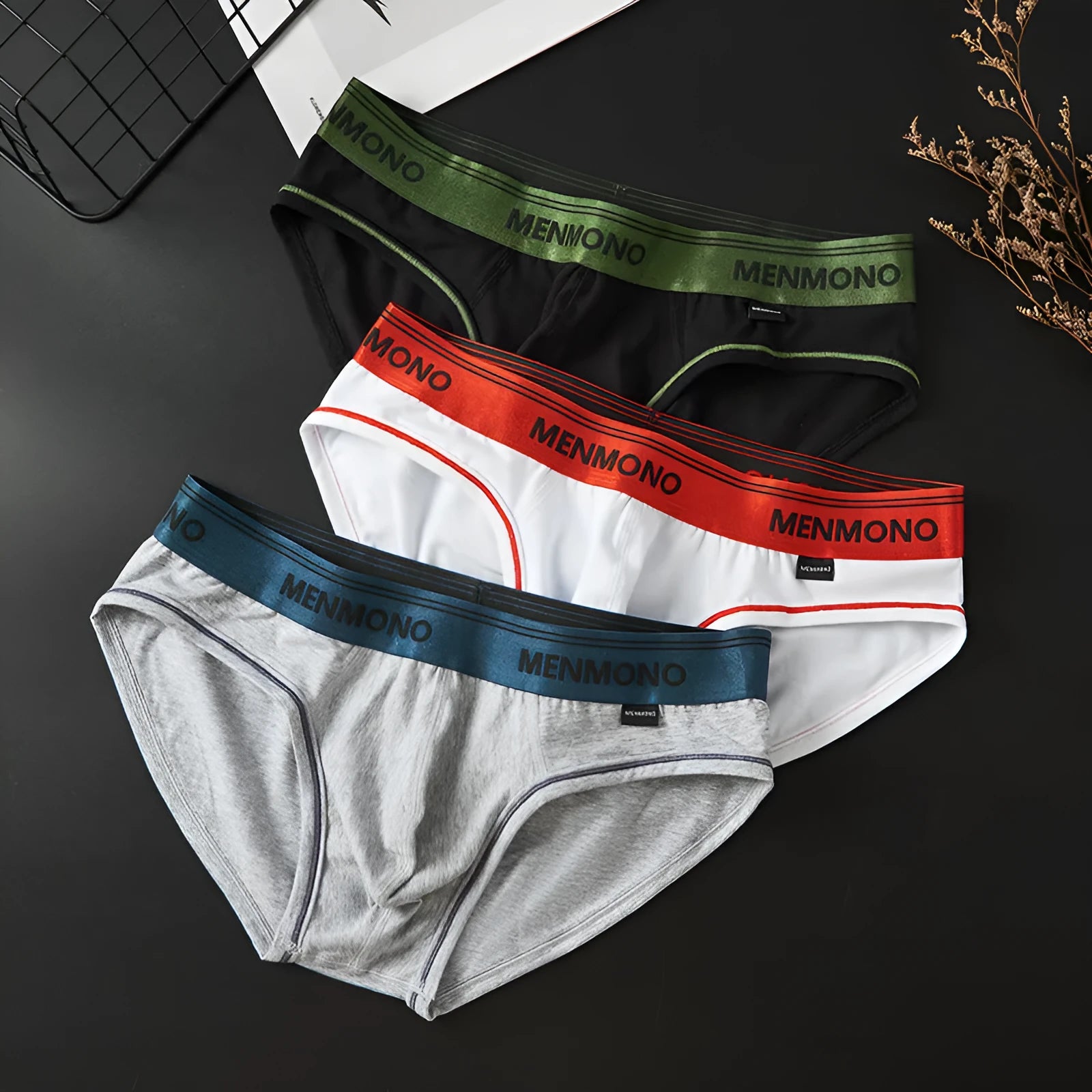Men's cotton low waist briefs in colour block design with knit construction