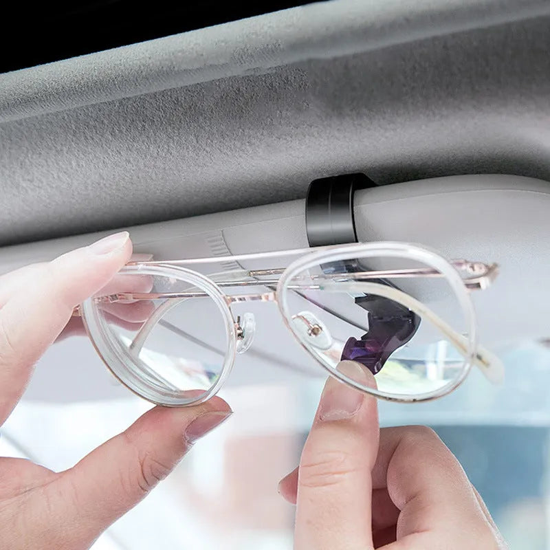 Black plastic car sun visor clip for holding glasses and cards, shown next to a ruler showing 6.5 cm length.
