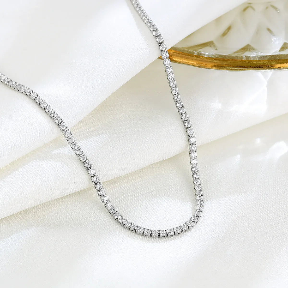 Women's sterling silver necklace with round design elements and diamond polishing treatment in silver colour