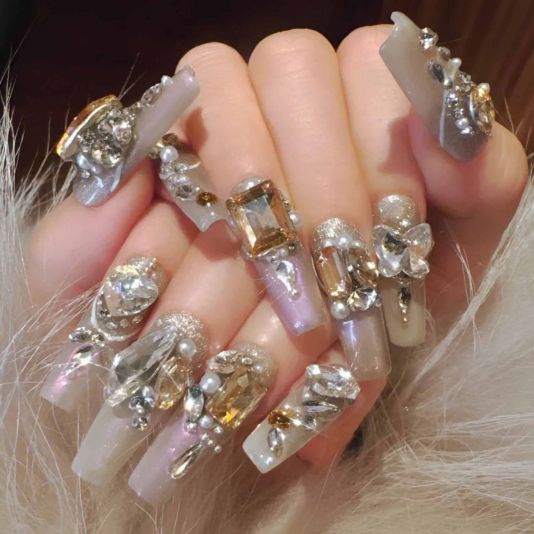 Luxury rhinestone false nail patches with phototherapy sealing layer in flash style