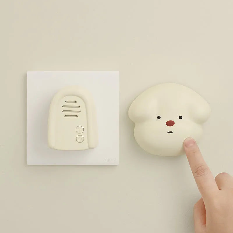 Wireless plug-in doorbell for households in milky yellow or white colour with self-generating beeper