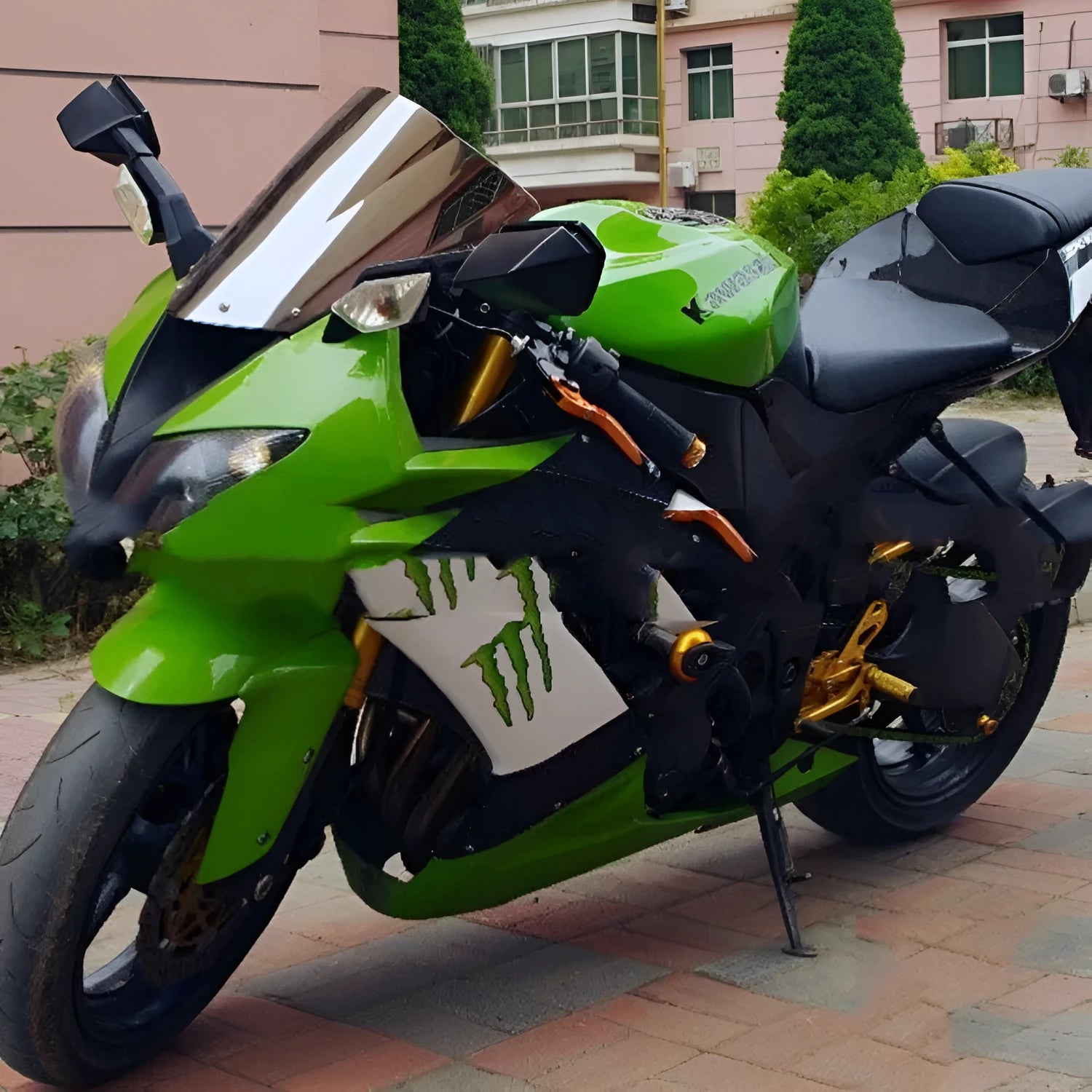 Blue and brown tint motorcycle windscreen for Kawasaki ZX-6R and ZX-10R models.