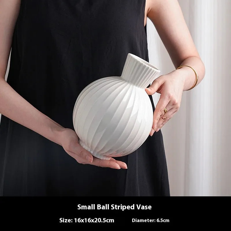 White ceramic ball-shaped vase with American striped patterns for living room table decoration