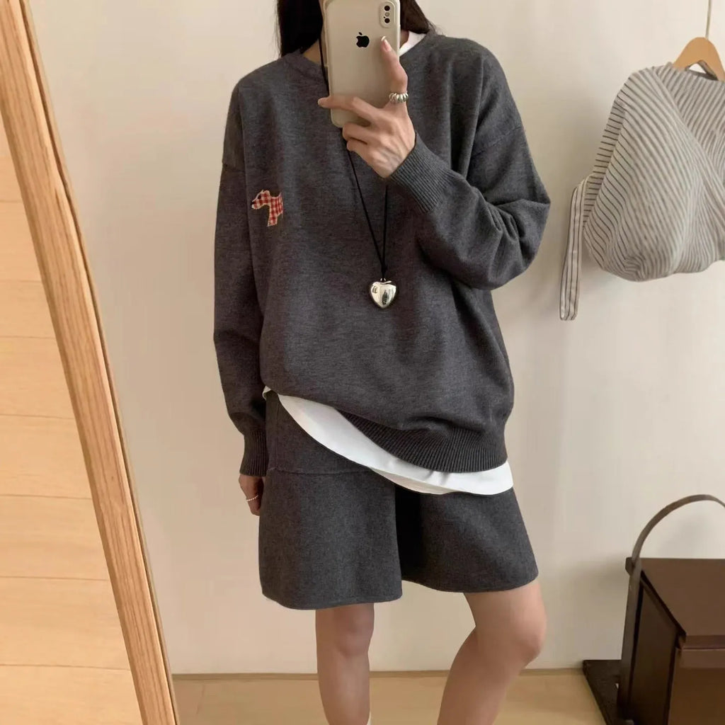 Women's knitted sweater and shorts suit in imitation cashmere fabric with embroidery detail