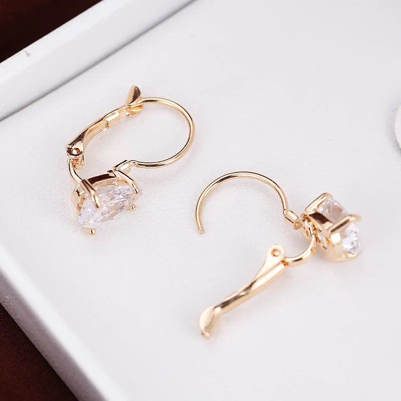 Women's drop-shaped simple metal fashion earrings in gold and platinum colour options.