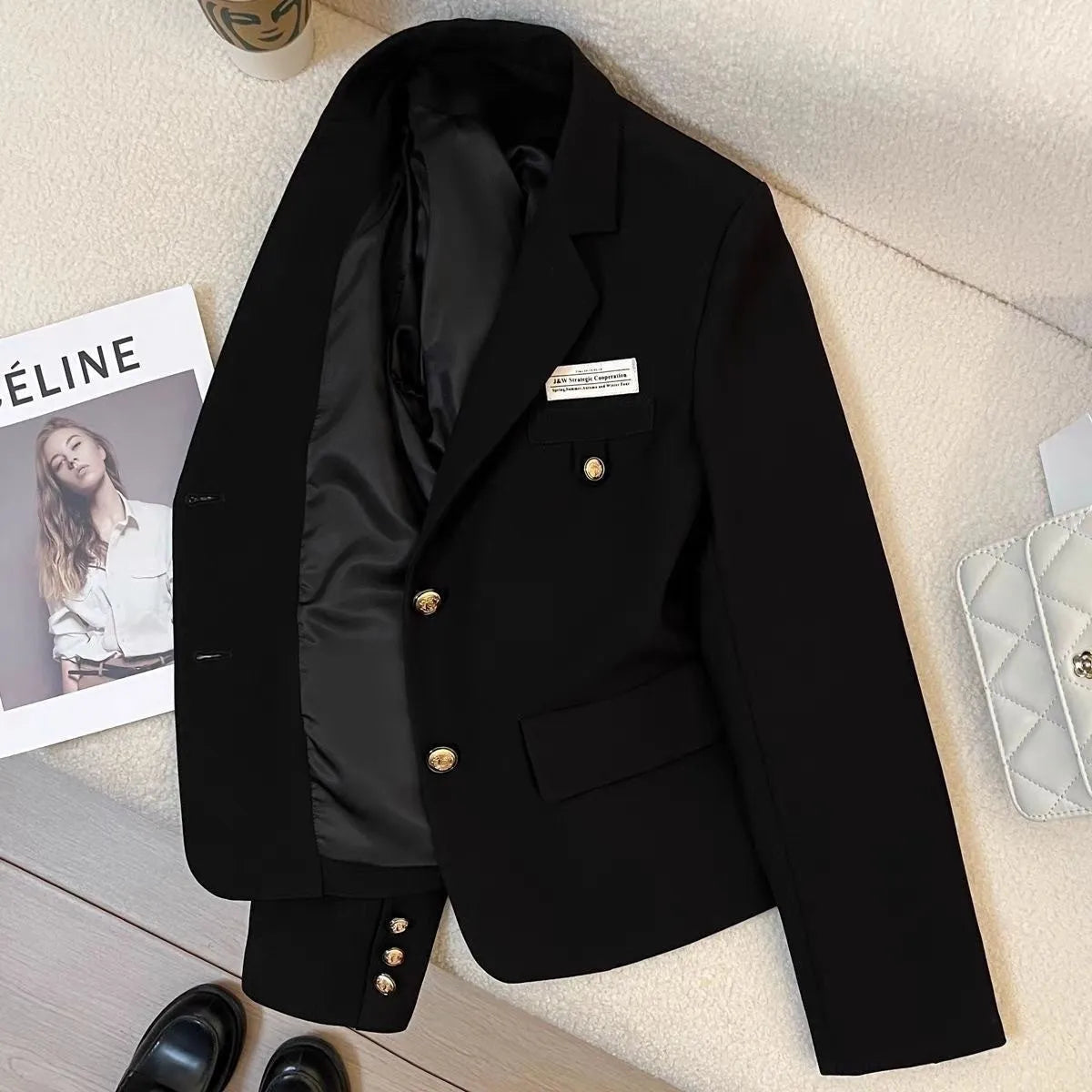 Black short suit coat for women with loose fit, long sleeves and pockets in solid color