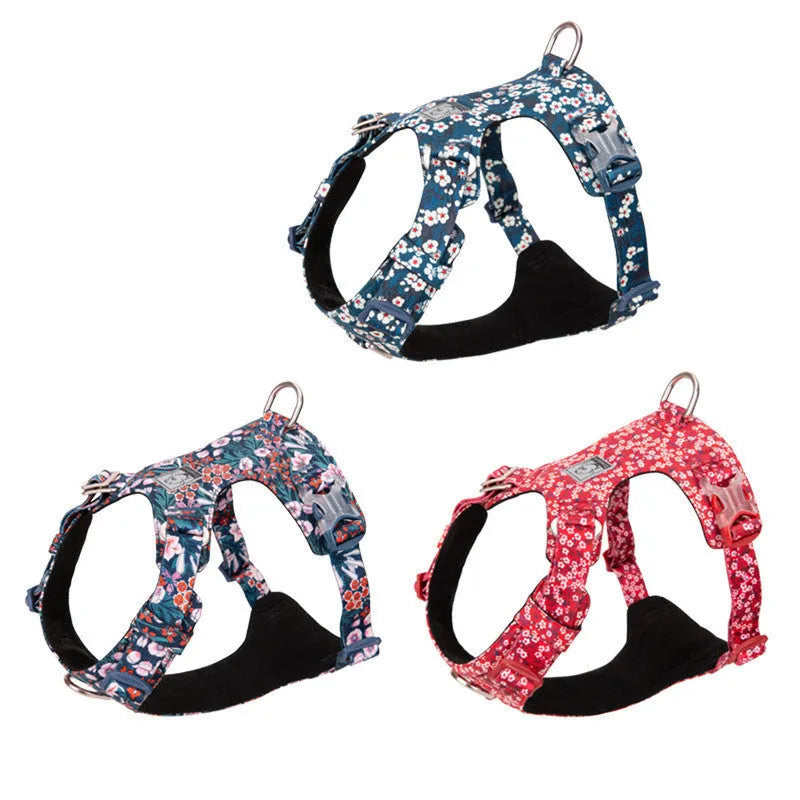 Floral print dog chest harness in pure cotton with pull-resistant strap.