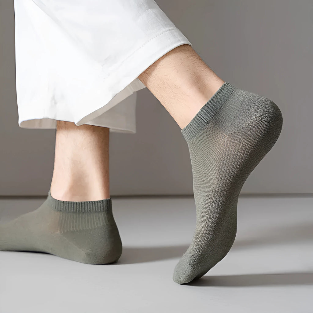 Men's low-cut solid colour polyester boat socks in six colour options with simple design