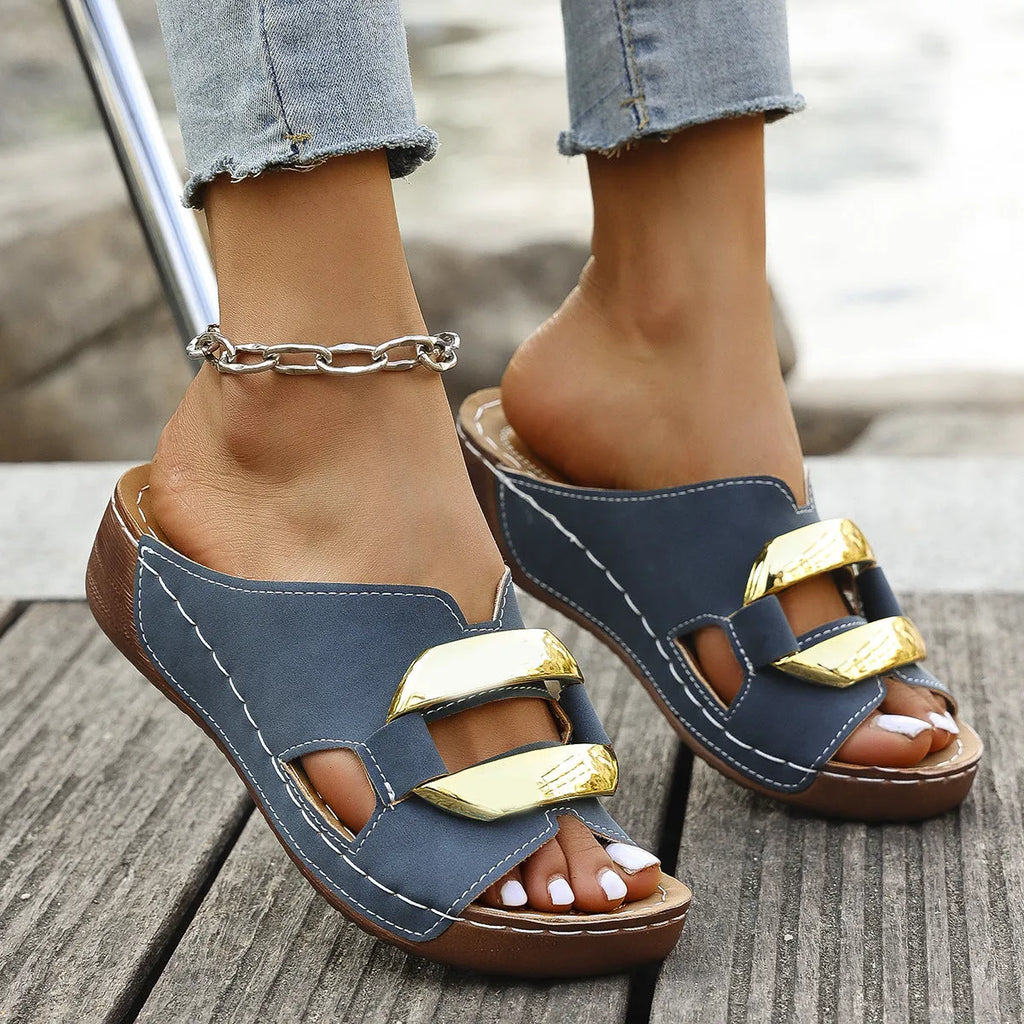 Roman style platform sandals in black, flat heel, breathable casual flip-flops